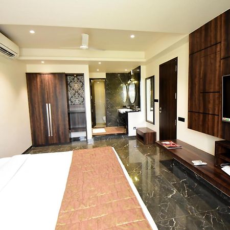 Sentosa Resorts & Water Park Chinchvad Esterno foto