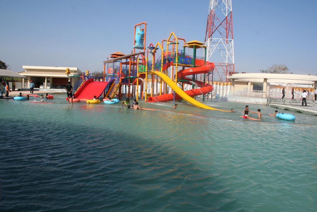 Sentosa Resorts & Water Park Chinchvad Esterno foto