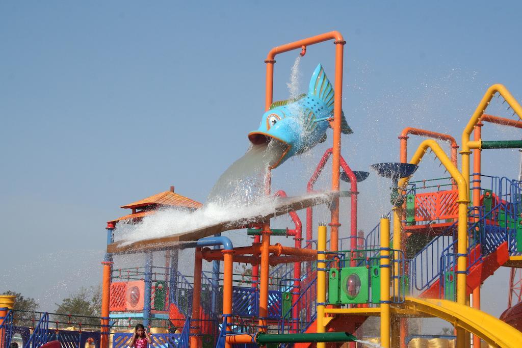 Sentosa Resorts & Water Park Chinchvad Esterno foto