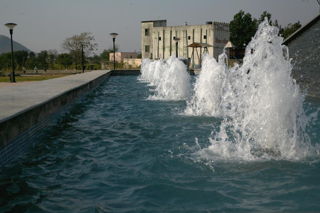 Sentosa Resorts & Water Park Chinchvad Esterno foto