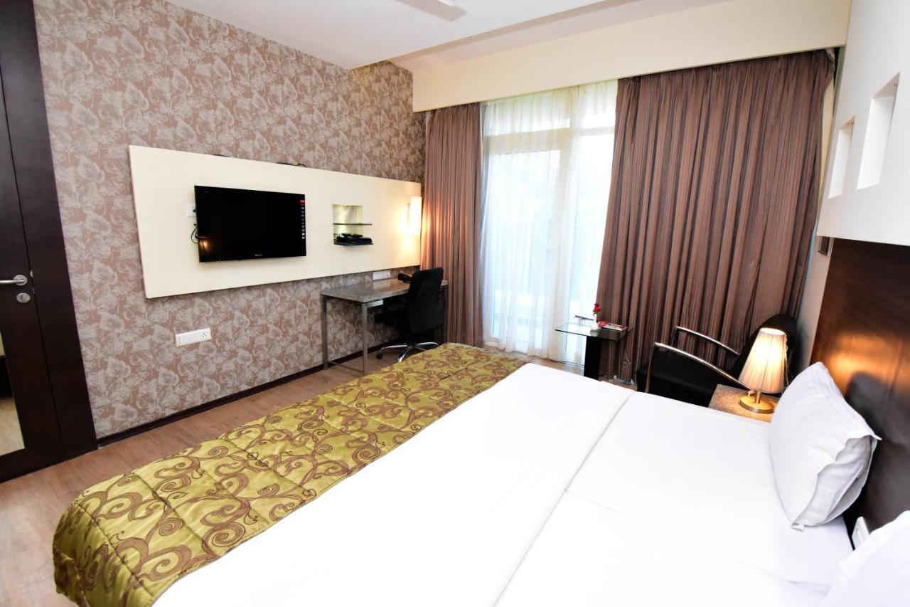 Sentosa Resorts & Water Park Chinchvad Esterno foto